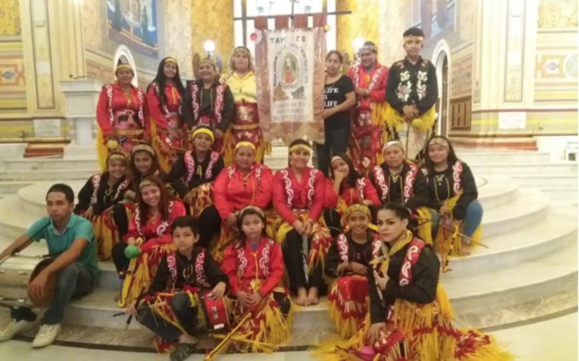 Danzantes de la Virgen: las plegarias que suben al cielo bailando